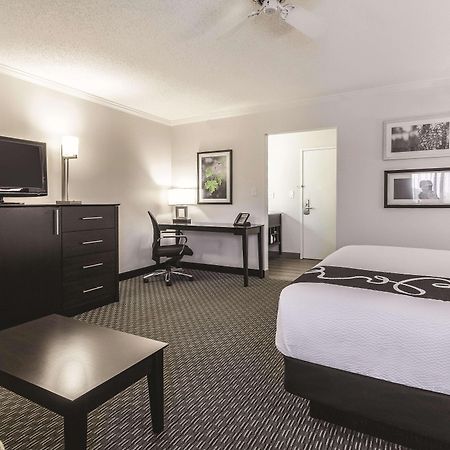 La Quinta By Wyndham Cleveland - Airport North Hotel Ngoại thất bức ảnh