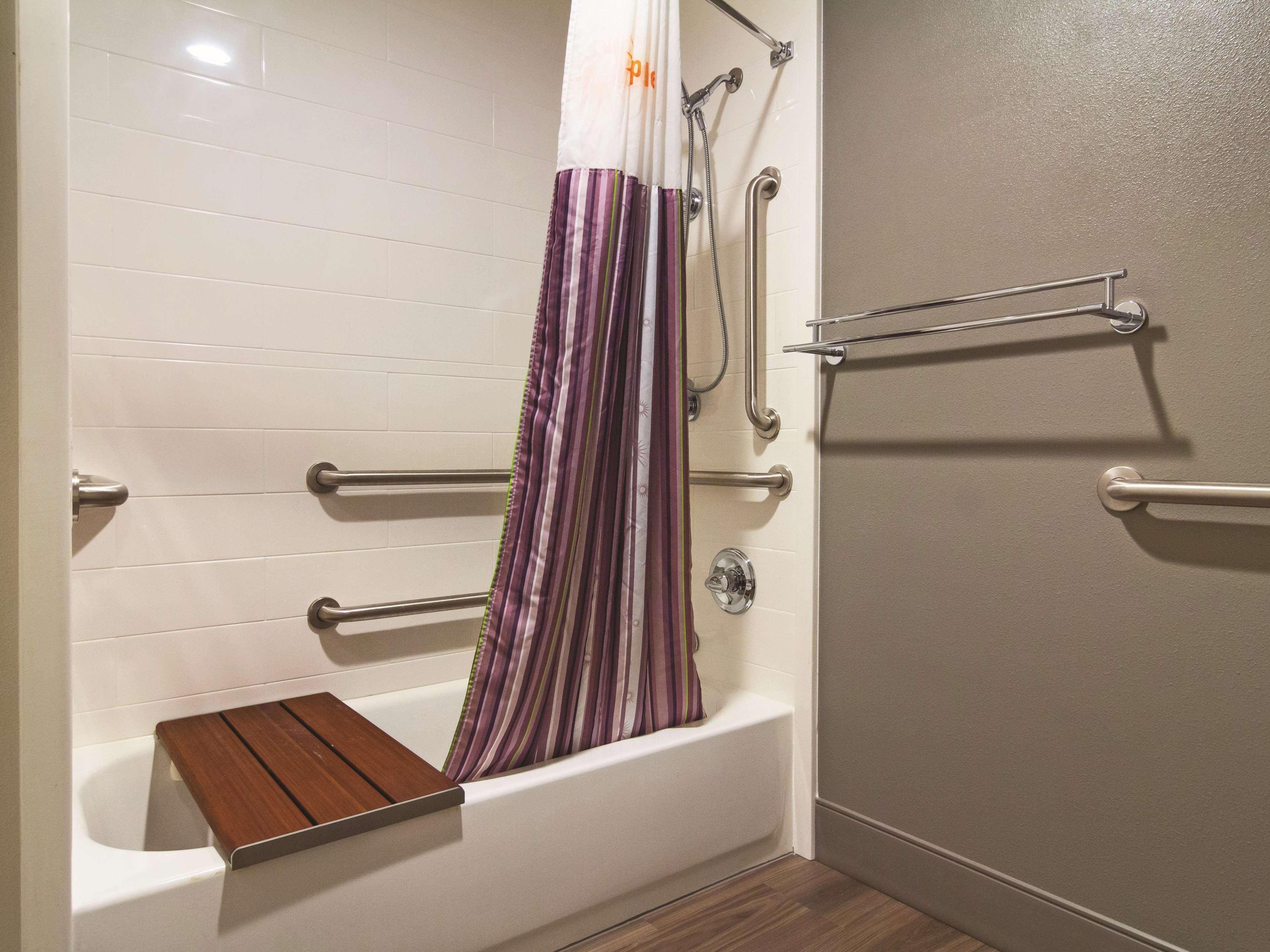 La Quinta By Wyndham Cleveland - Airport North Hotel Ngoại thất bức ảnh