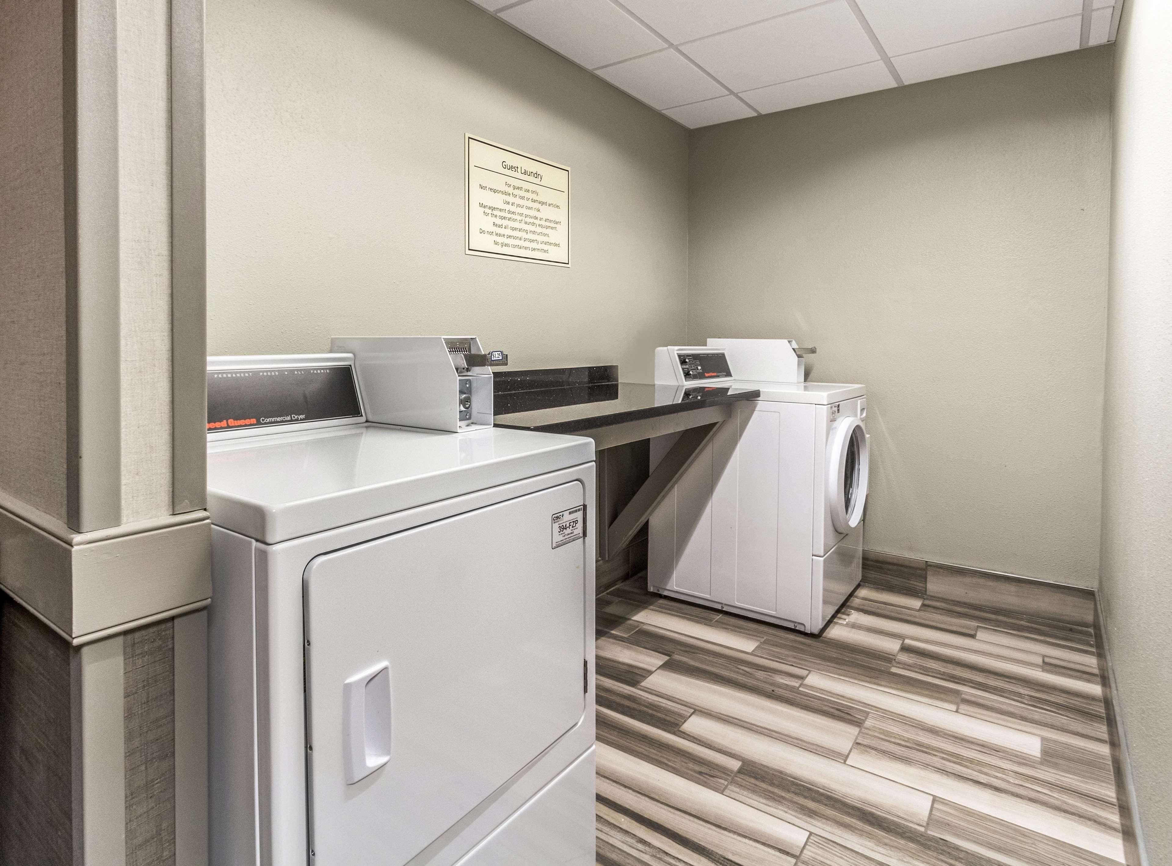 La Quinta By Wyndham Cleveland - Airport North Hotel Ngoại thất bức ảnh