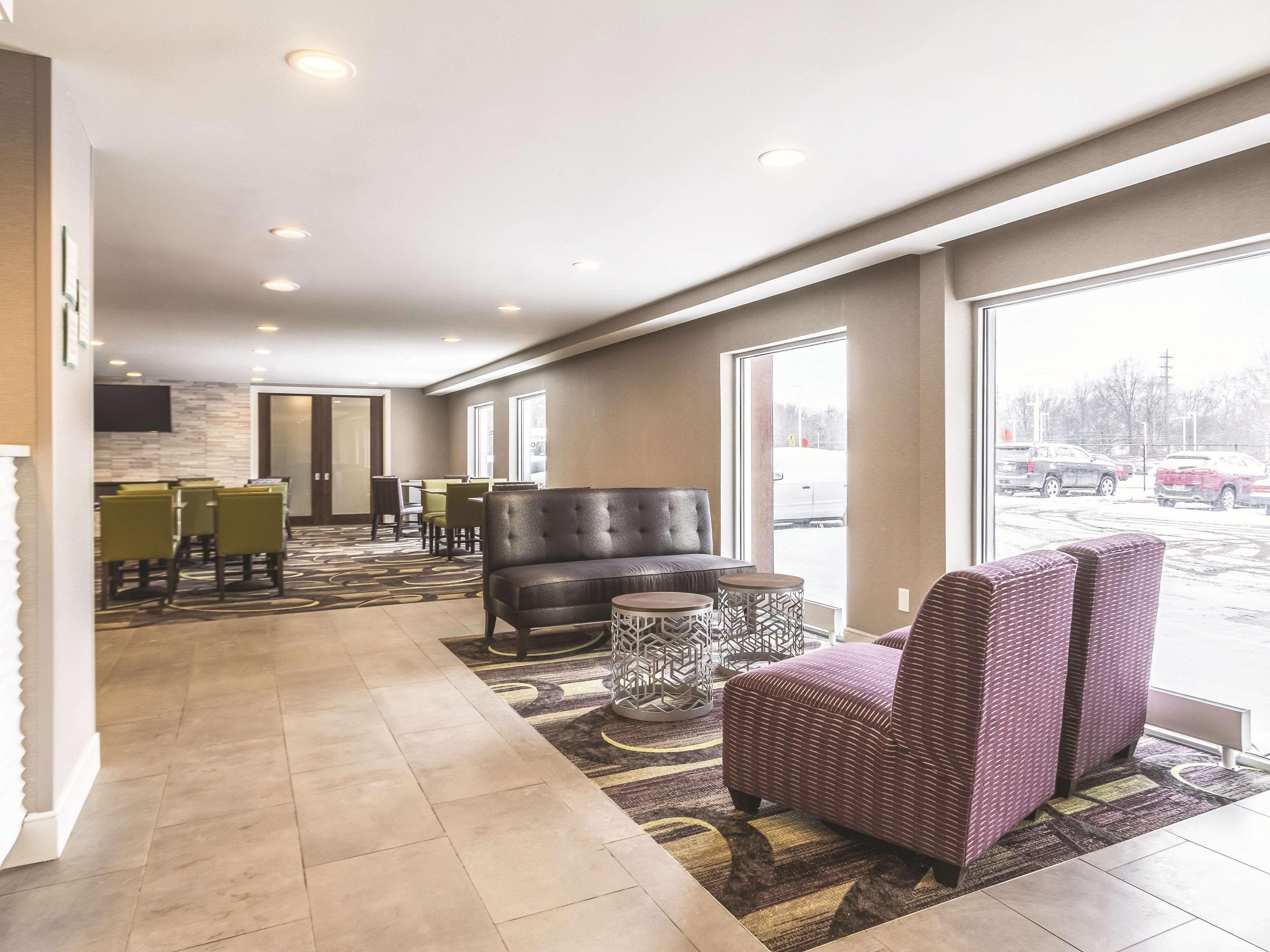 La Quinta By Wyndham Cleveland - Airport North Hotel Ngoại thất bức ảnh