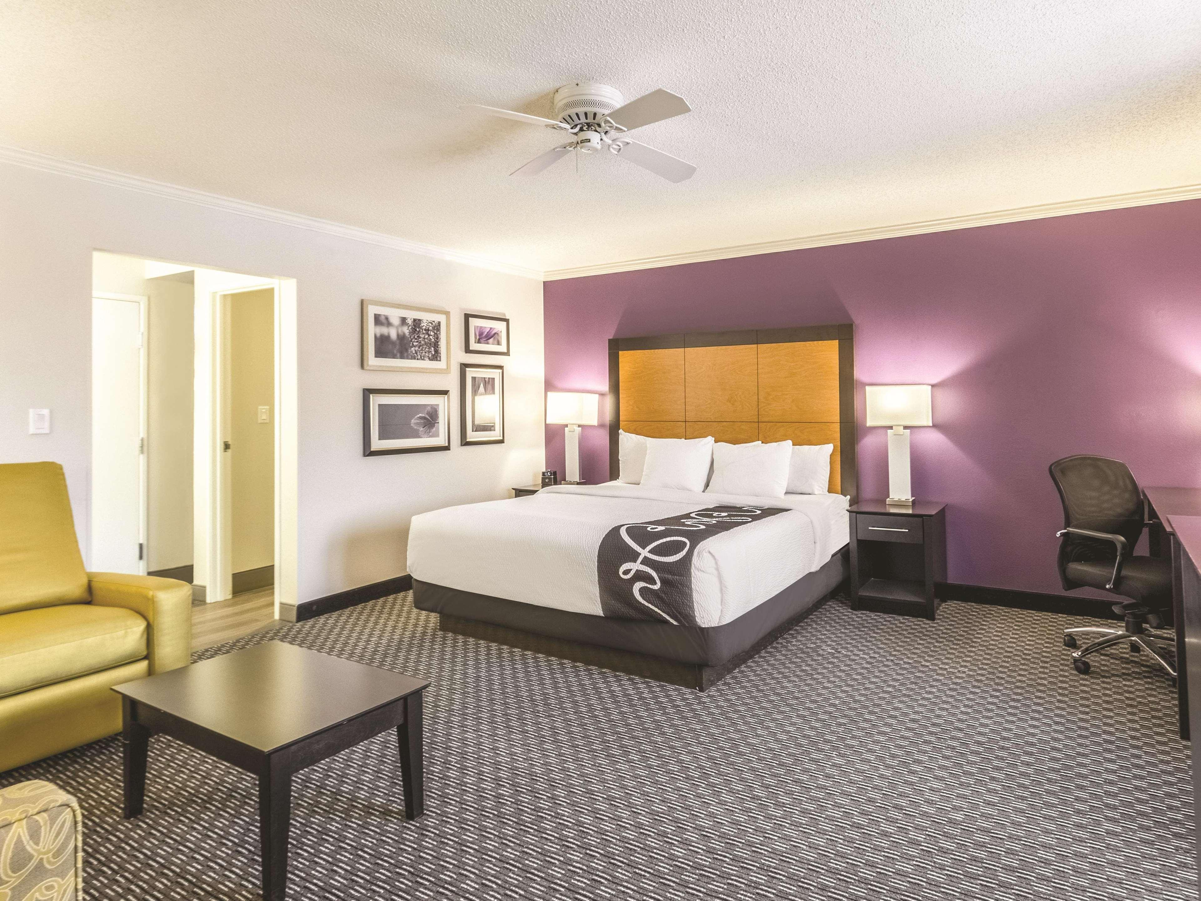 La Quinta By Wyndham Cleveland - Airport North Hotel Ngoại thất bức ảnh