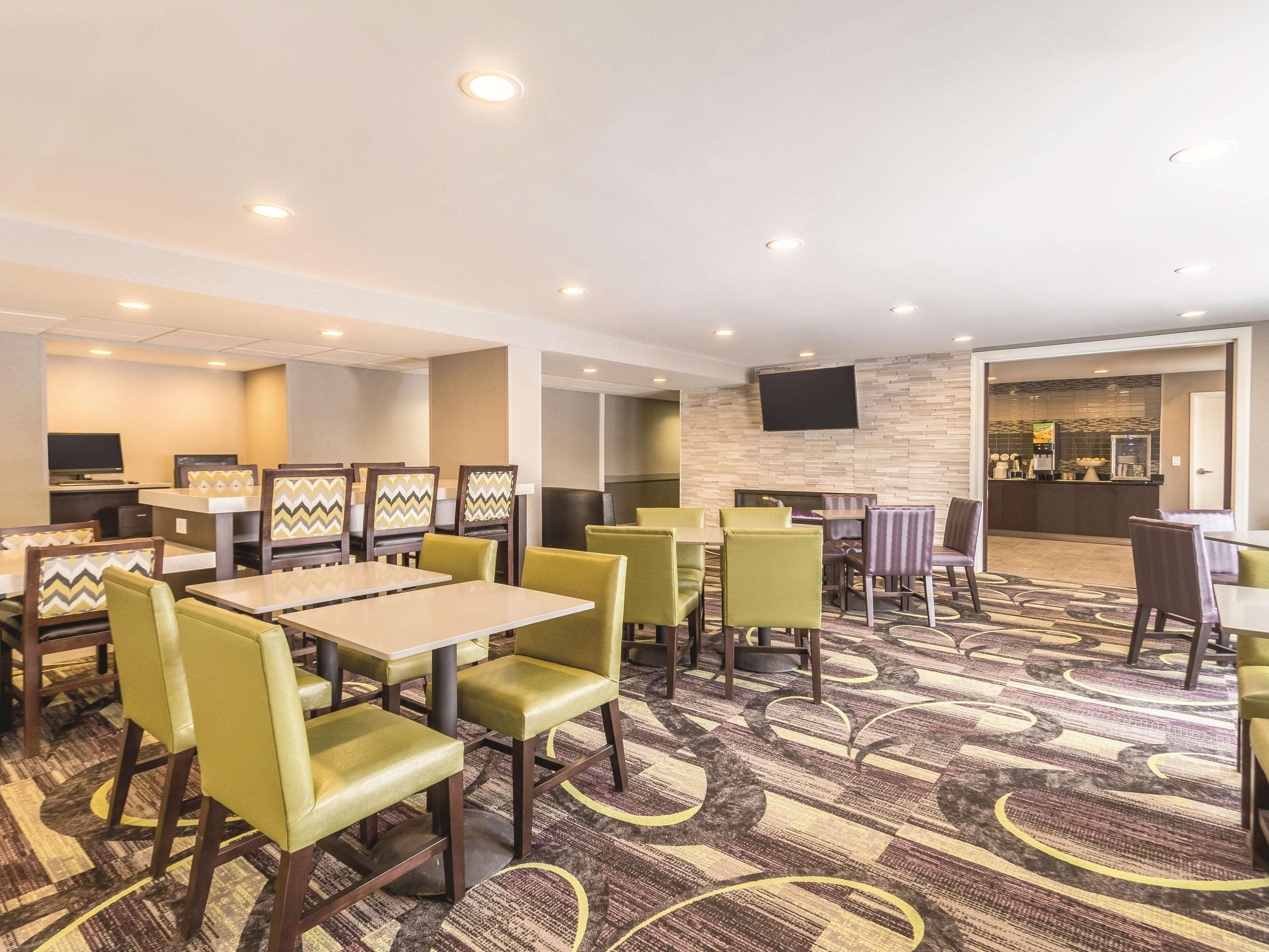 La Quinta By Wyndham Cleveland - Airport North Hotel Ngoại thất bức ảnh