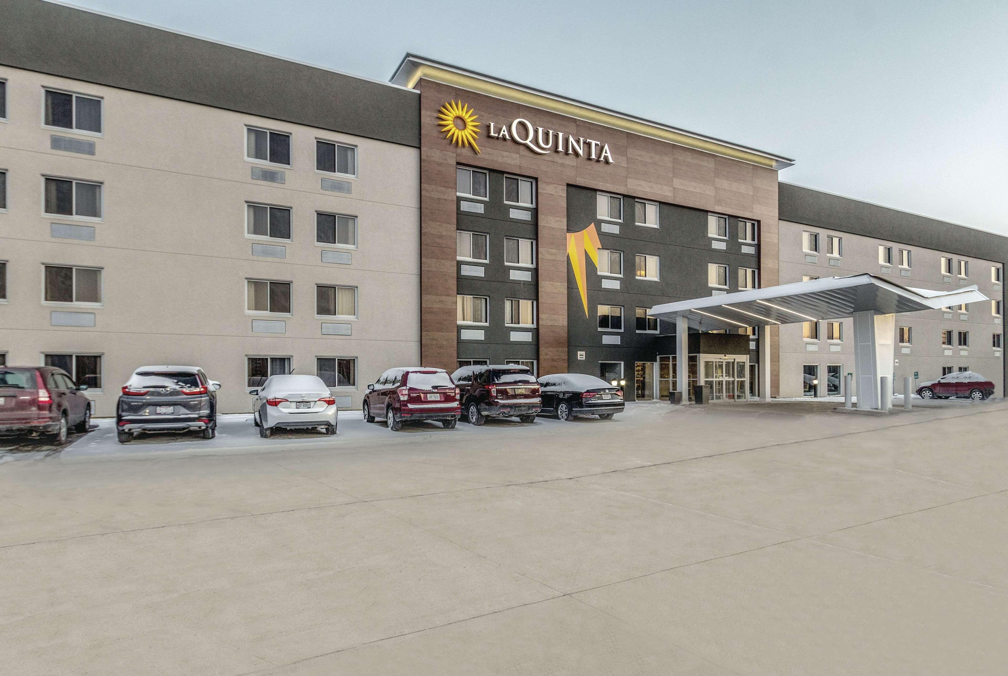 La Quinta By Wyndham Cleveland - Airport North Hotel Ngoại thất bức ảnh