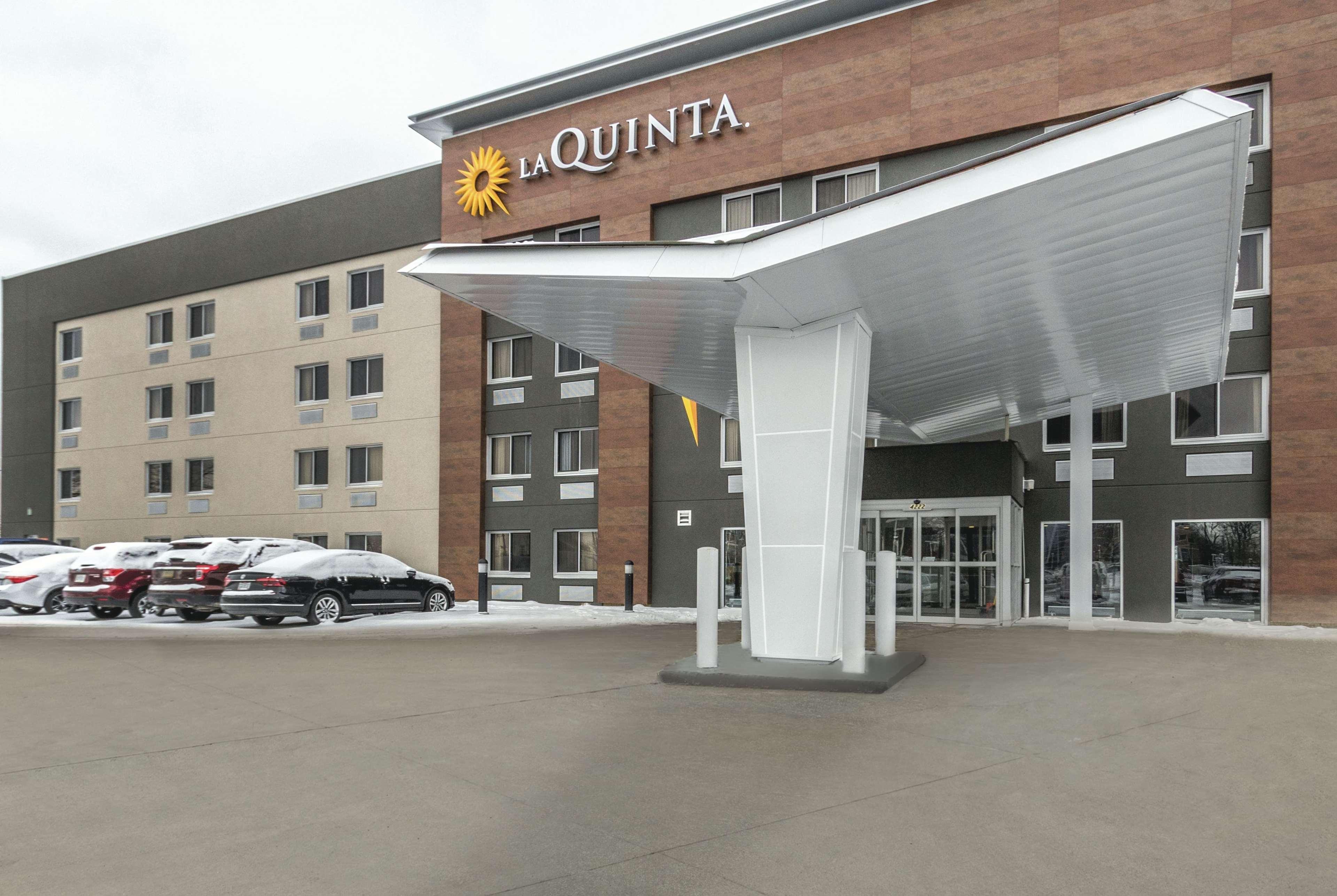 La Quinta By Wyndham Cleveland - Airport North Hotel Ngoại thất bức ảnh
