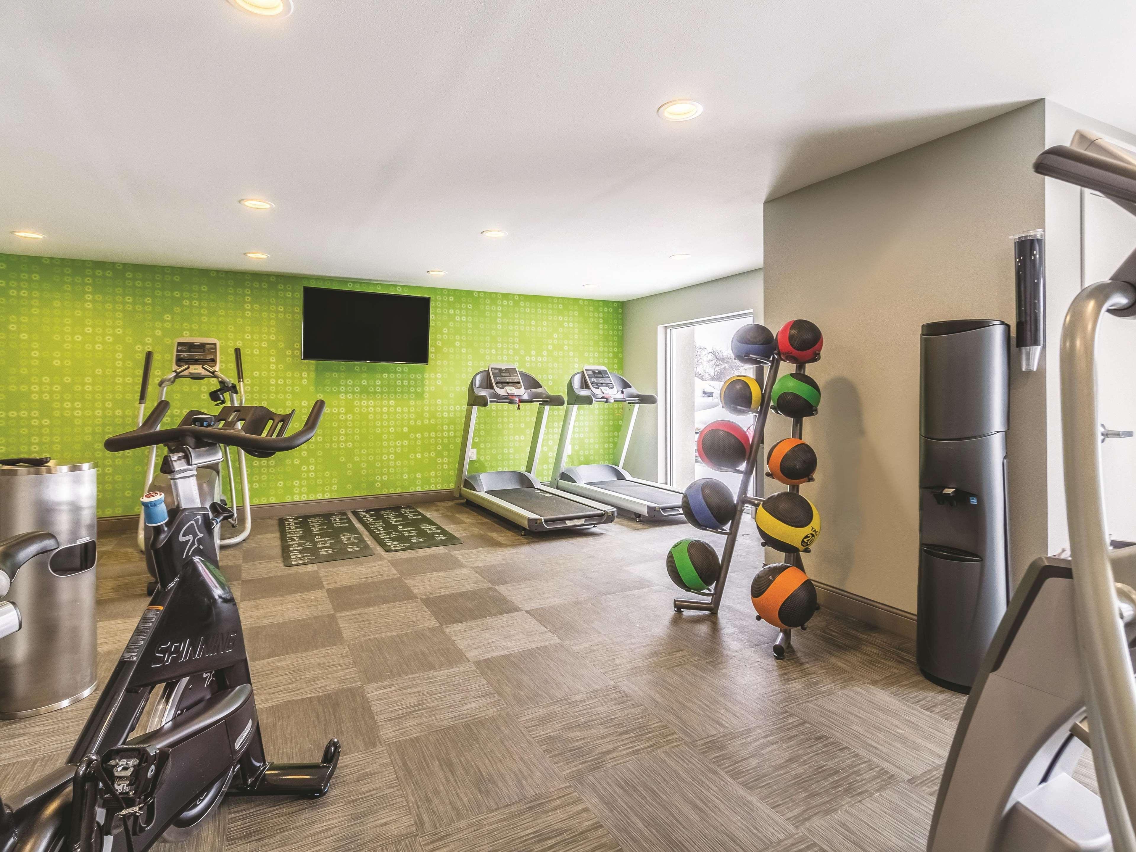 La Quinta By Wyndham Cleveland - Airport North Hotel Ngoại thất bức ảnh