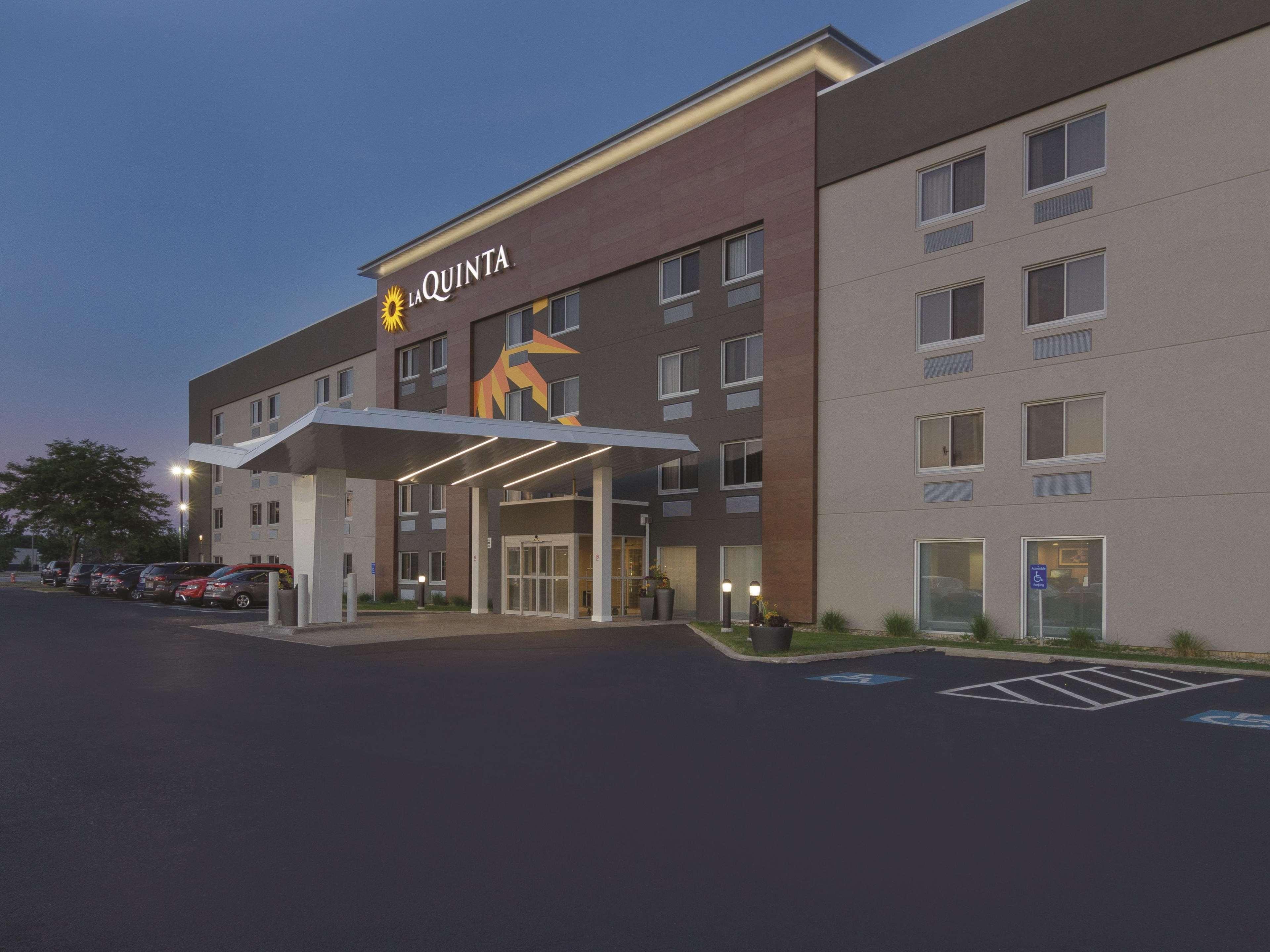La Quinta By Wyndham Cleveland - Airport North Hotel Ngoại thất bức ảnh