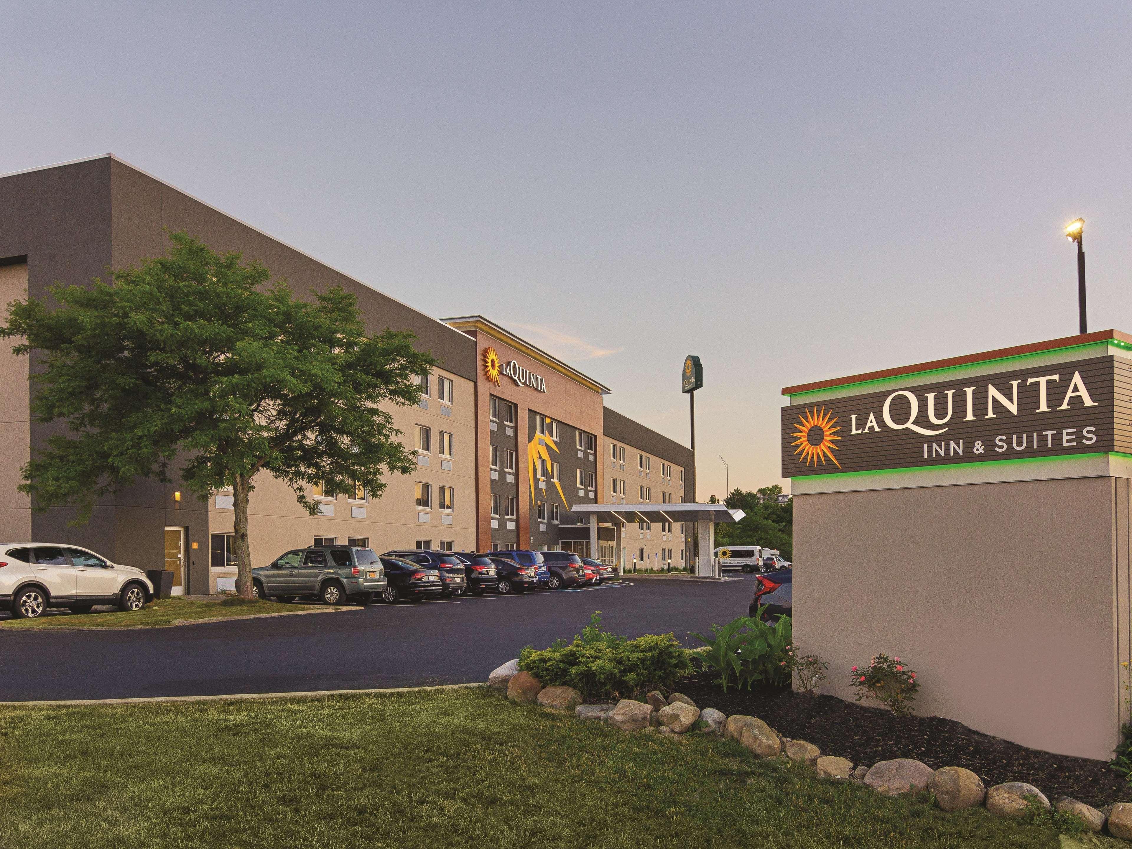 La Quinta By Wyndham Cleveland - Airport North Hotel Ngoại thất bức ảnh