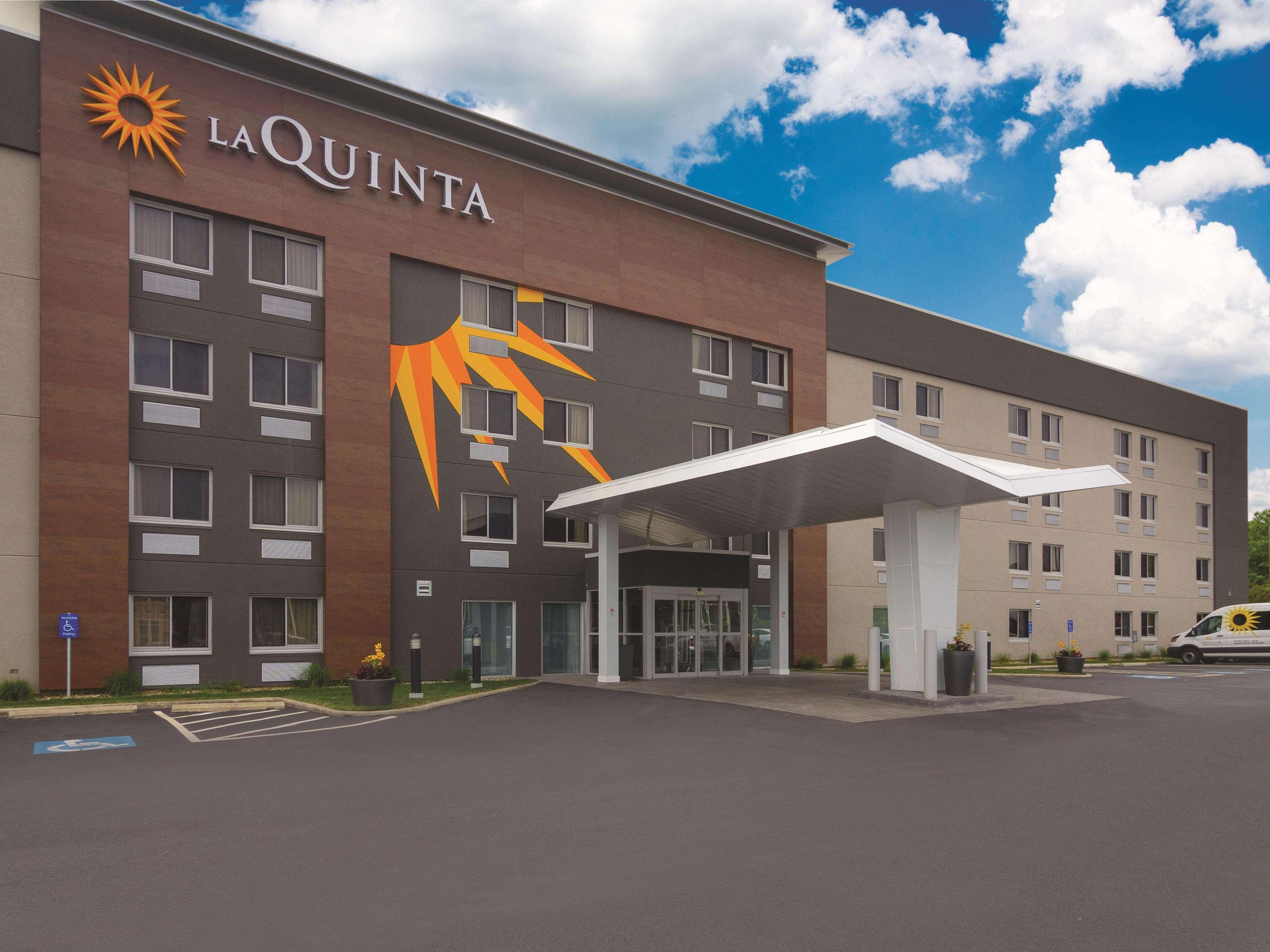 La Quinta By Wyndham Cleveland - Airport North Hotel Ngoại thất bức ảnh