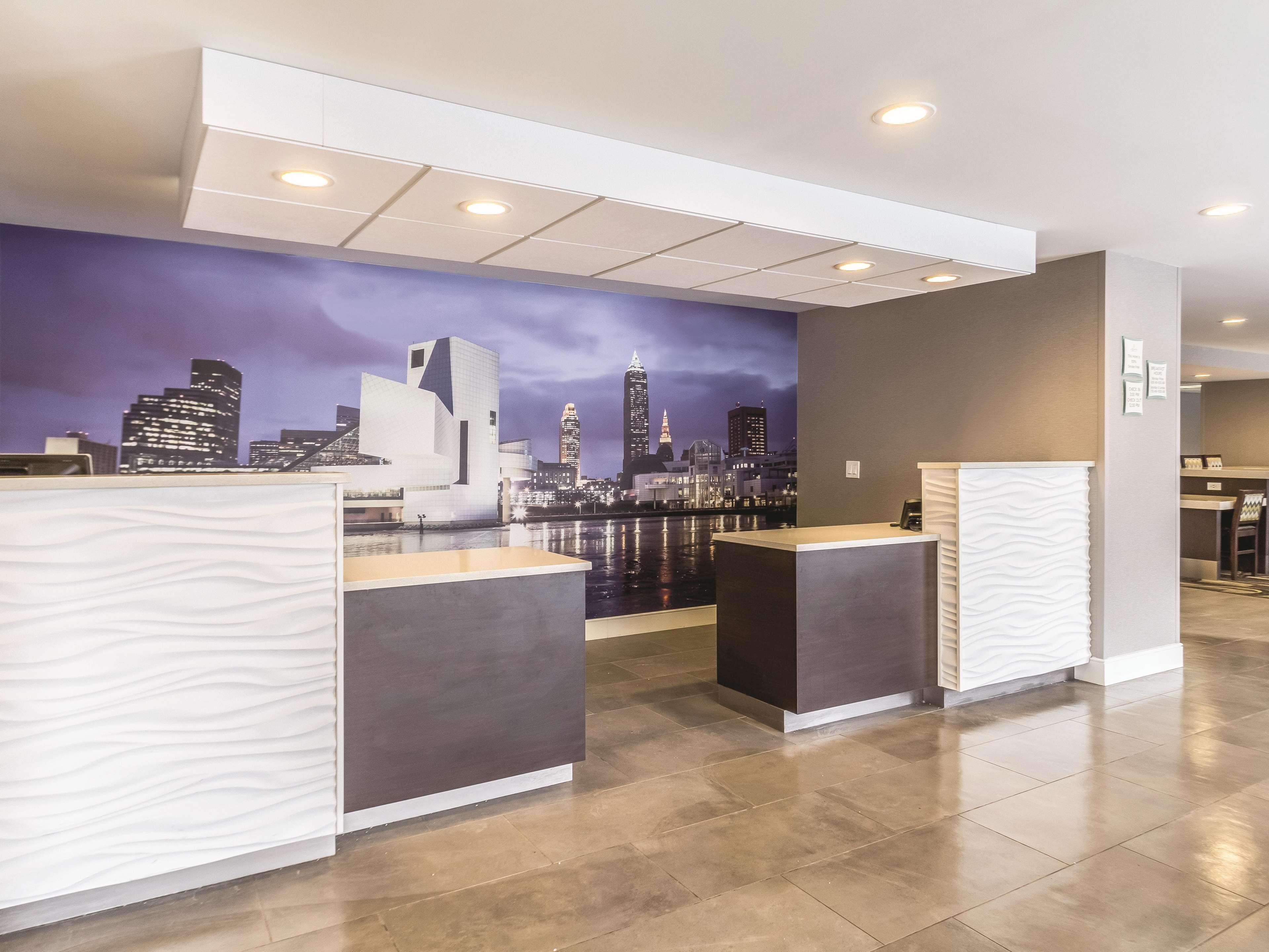 La Quinta By Wyndham Cleveland - Airport North Hotel Ngoại thất bức ảnh