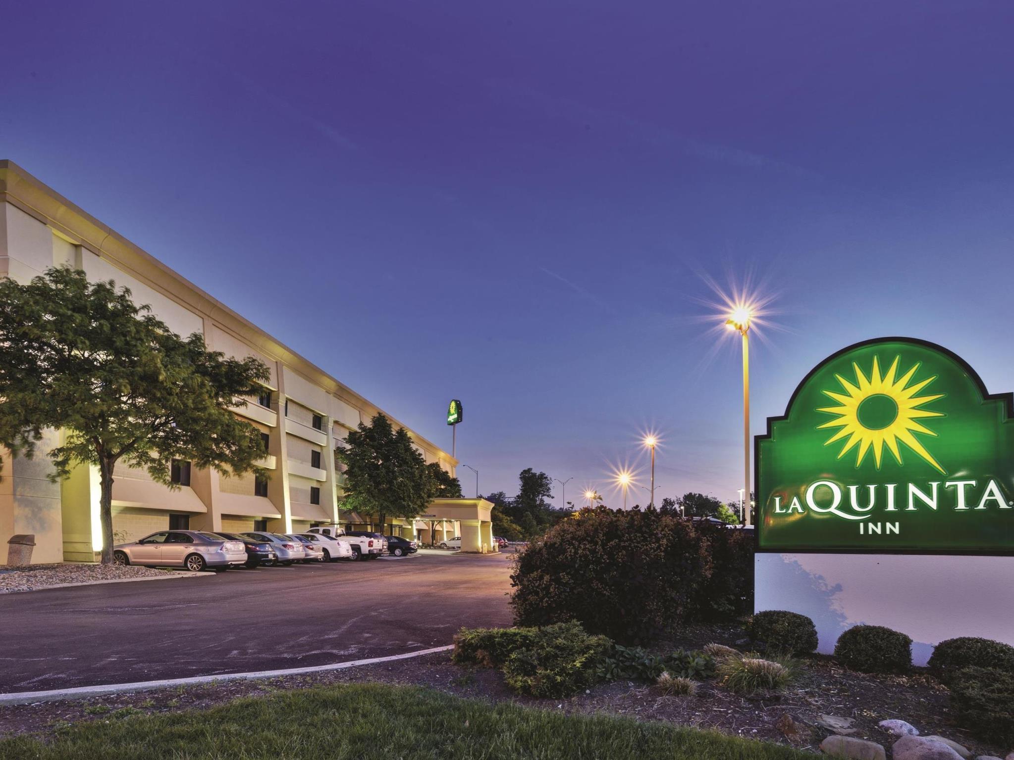 La Quinta By Wyndham Cleveland - Airport North Hotel Ngoại thất bức ảnh