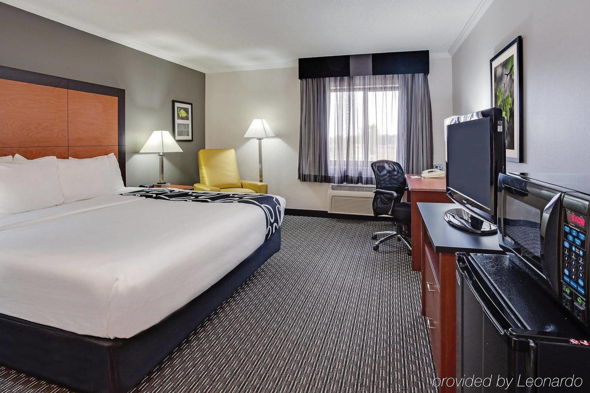 La Quinta By Wyndham Cleveland - Airport North Hotel Ngoại thất bức ảnh