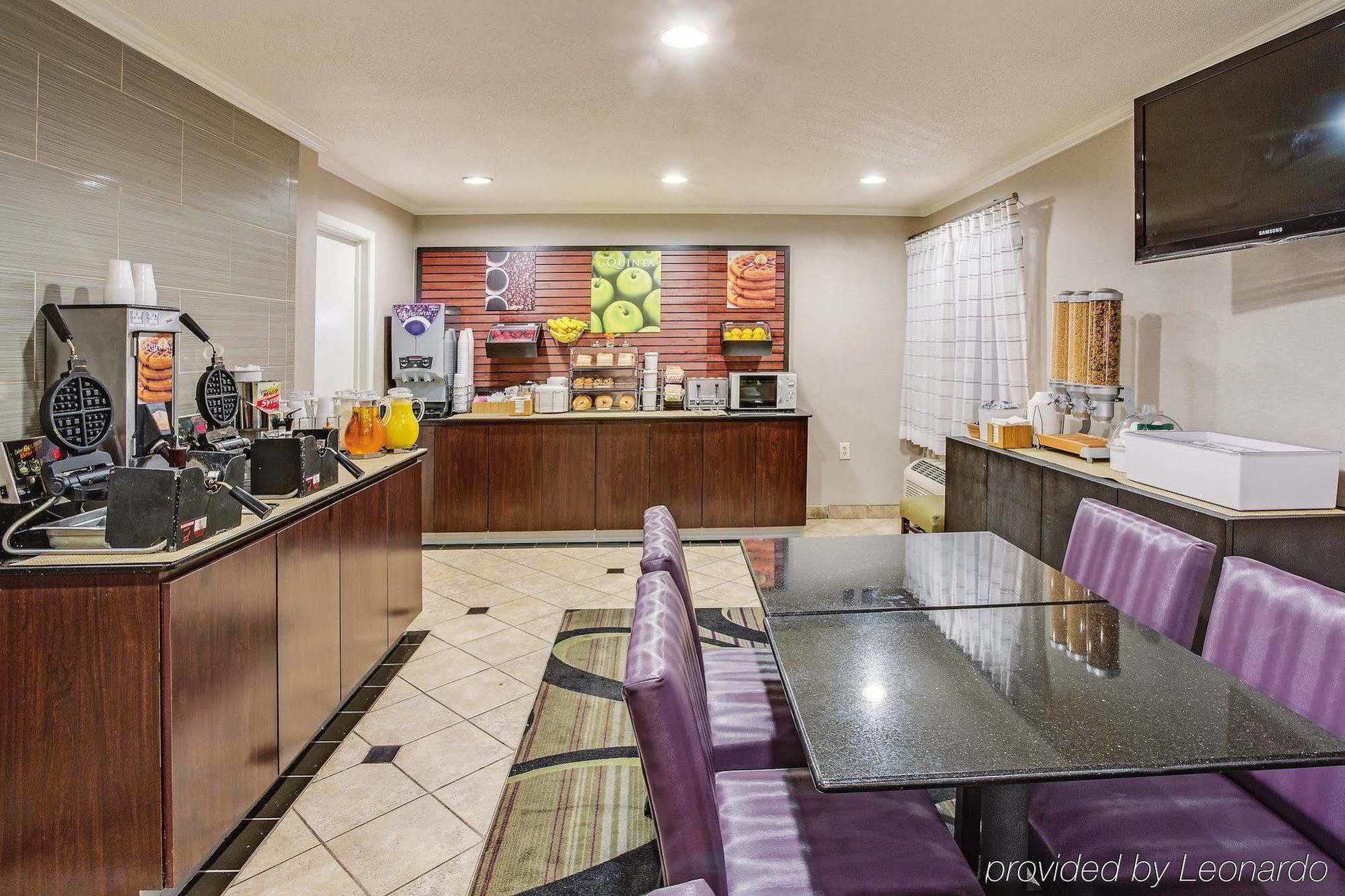 La Quinta By Wyndham Cleveland - Airport North Hotel Ngoại thất bức ảnh