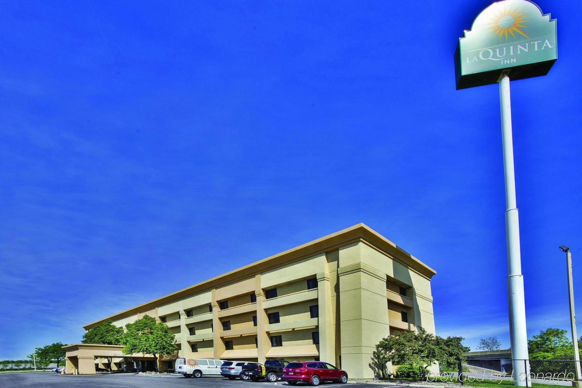 La Quinta By Wyndham Cleveland - Airport North Hotel Ngoại thất bức ảnh