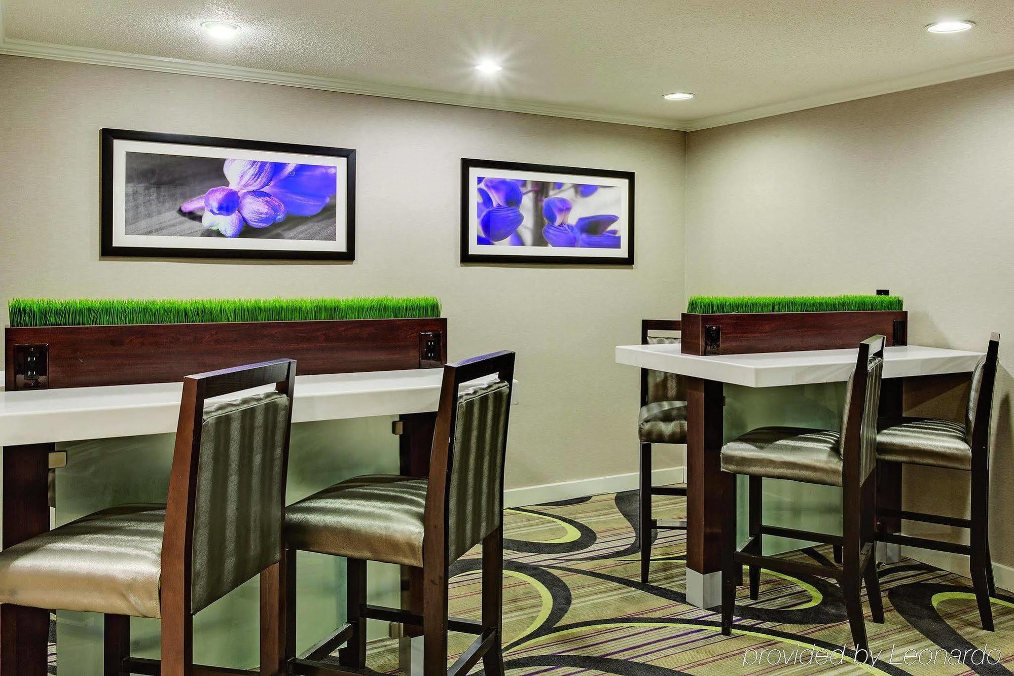 La Quinta By Wyndham Cleveland - Airport North Hotel Ngoại thất bức ảnh