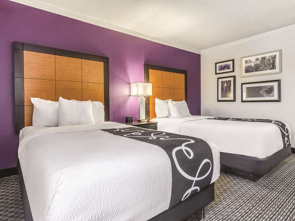La Quinta By Wyndham Cleveland - Airport North Hotel Phòng bức ảnh