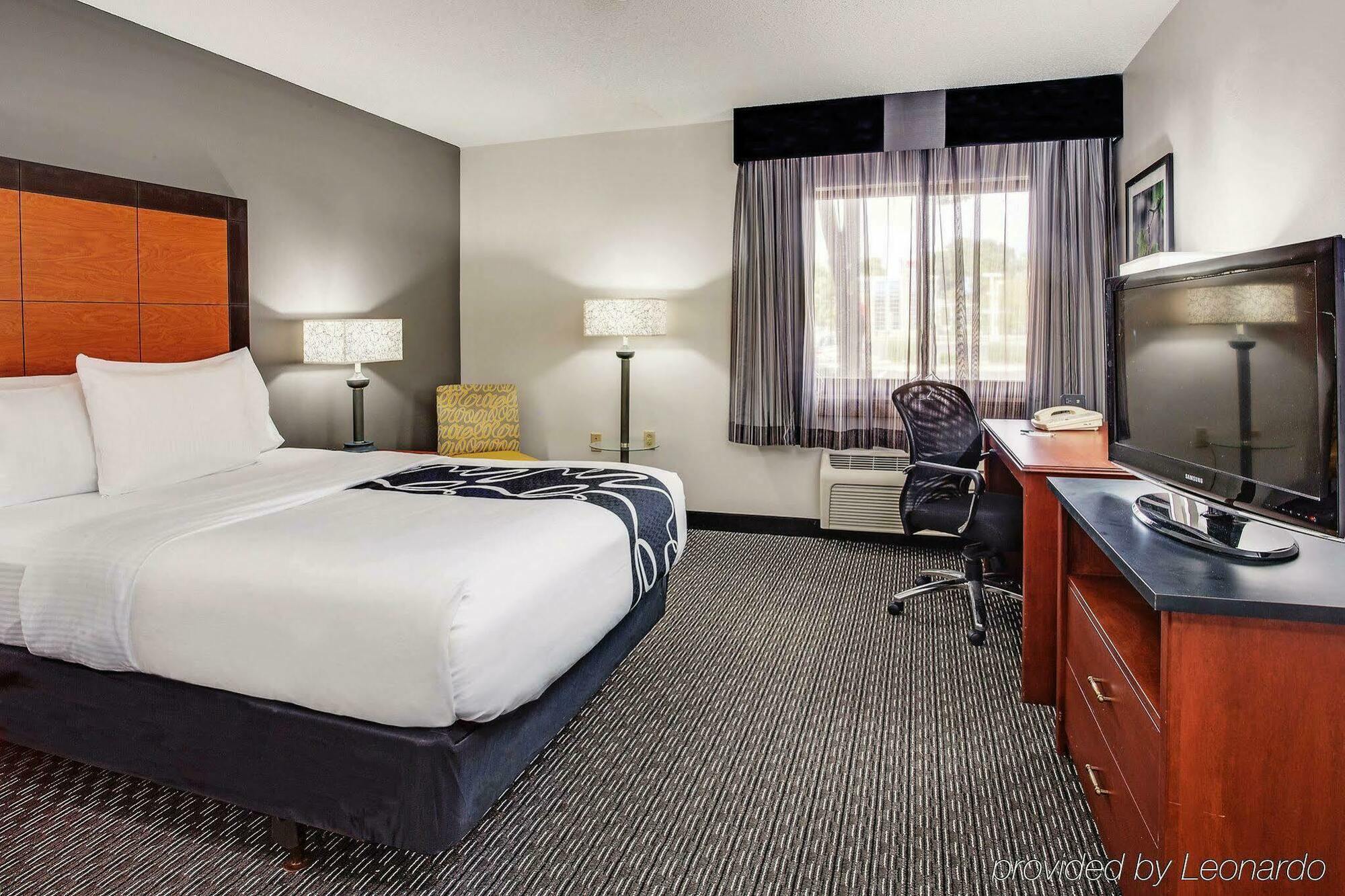La Quinta By Wyndham Cleveland - Airport North Hotel Ngoại thất bức ảnh