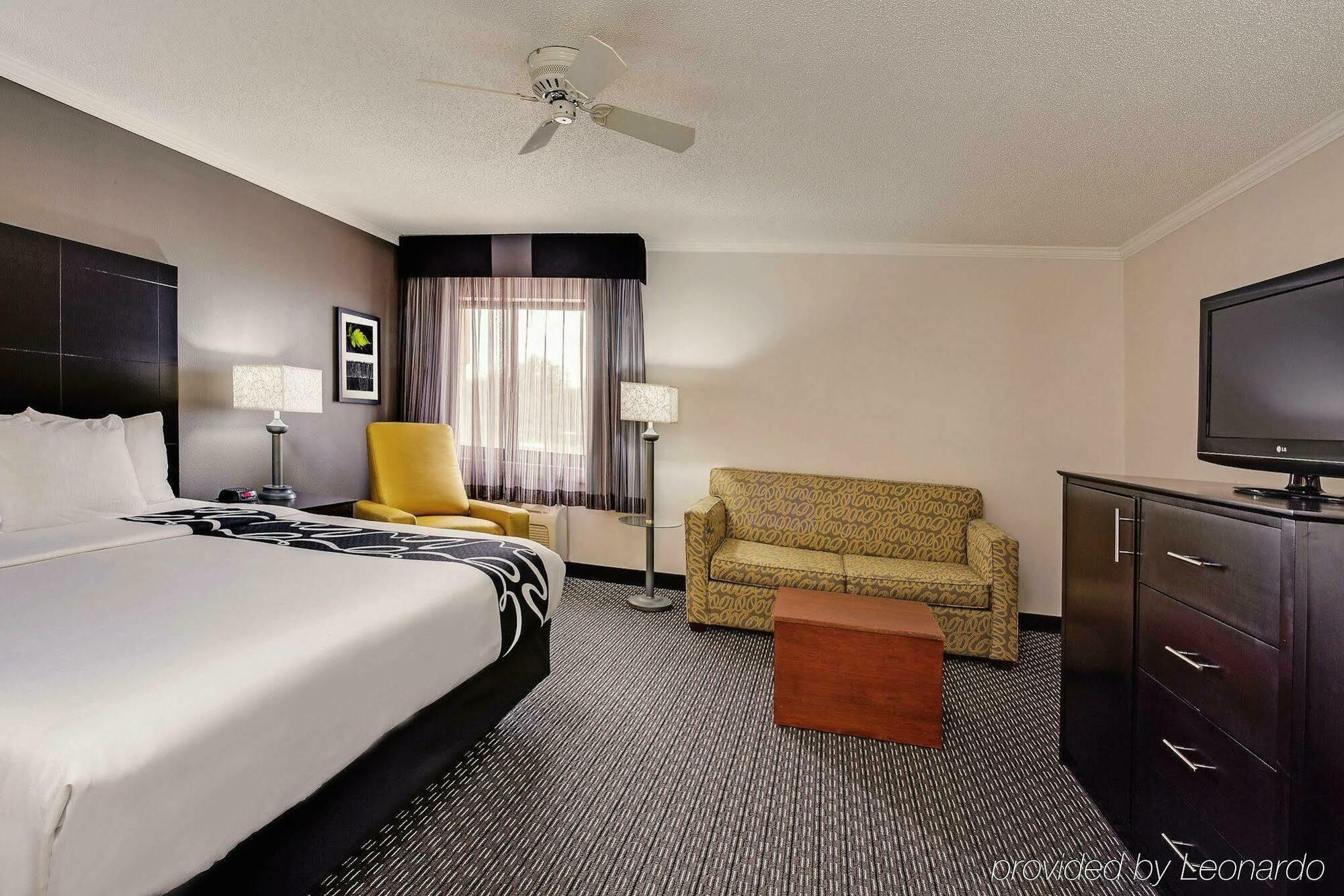 La Quinta By Wyndham Cleveland - Airport North Hotel Ngoại thất bức ảnh