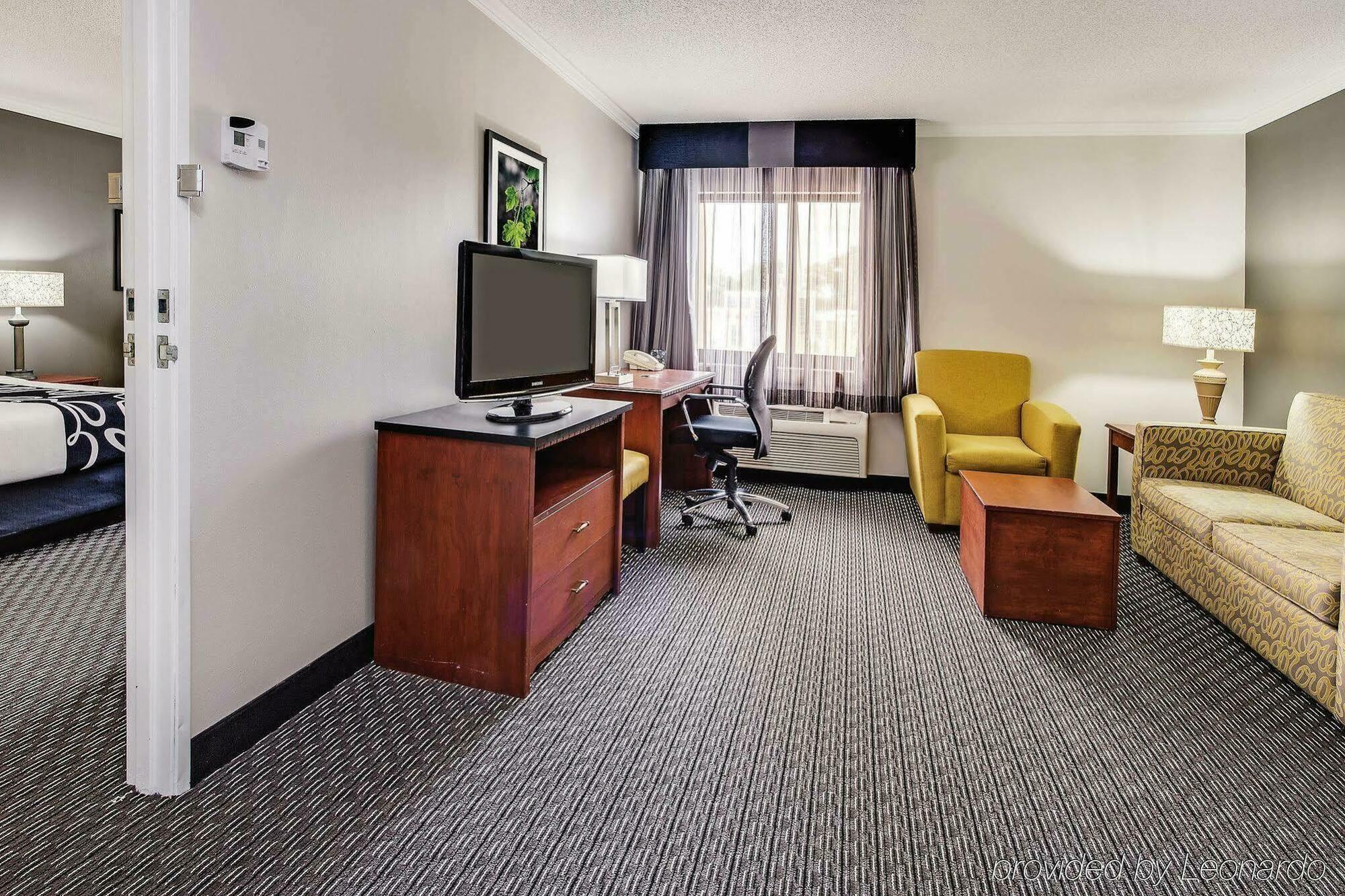 La Quinta By Wyndham Cleveland - Airport North Hotel Ngoại thất bức ảnh