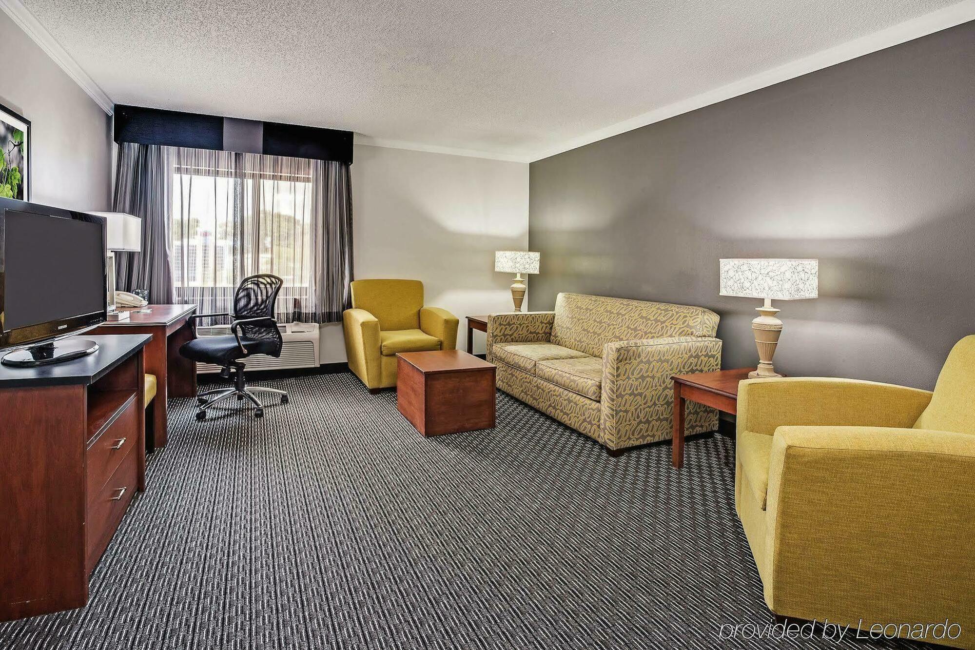 La Quinta By Wyndham Cleveland - Airport North Hotel Ngoại thất bức ảnh