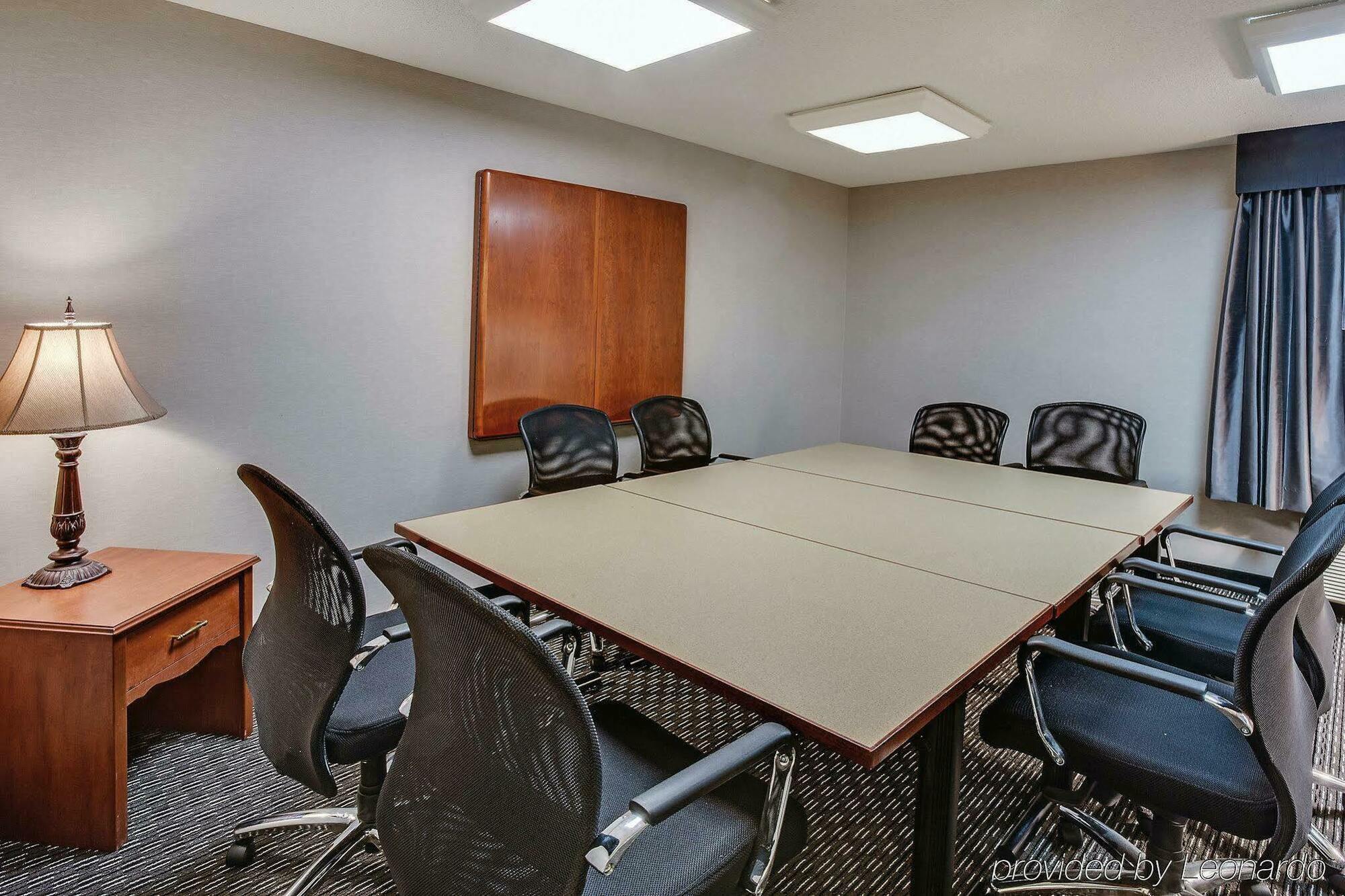 La Quinta By Wyndham Cleveland - Airport North Hotel Ngoại thất bức ảnh