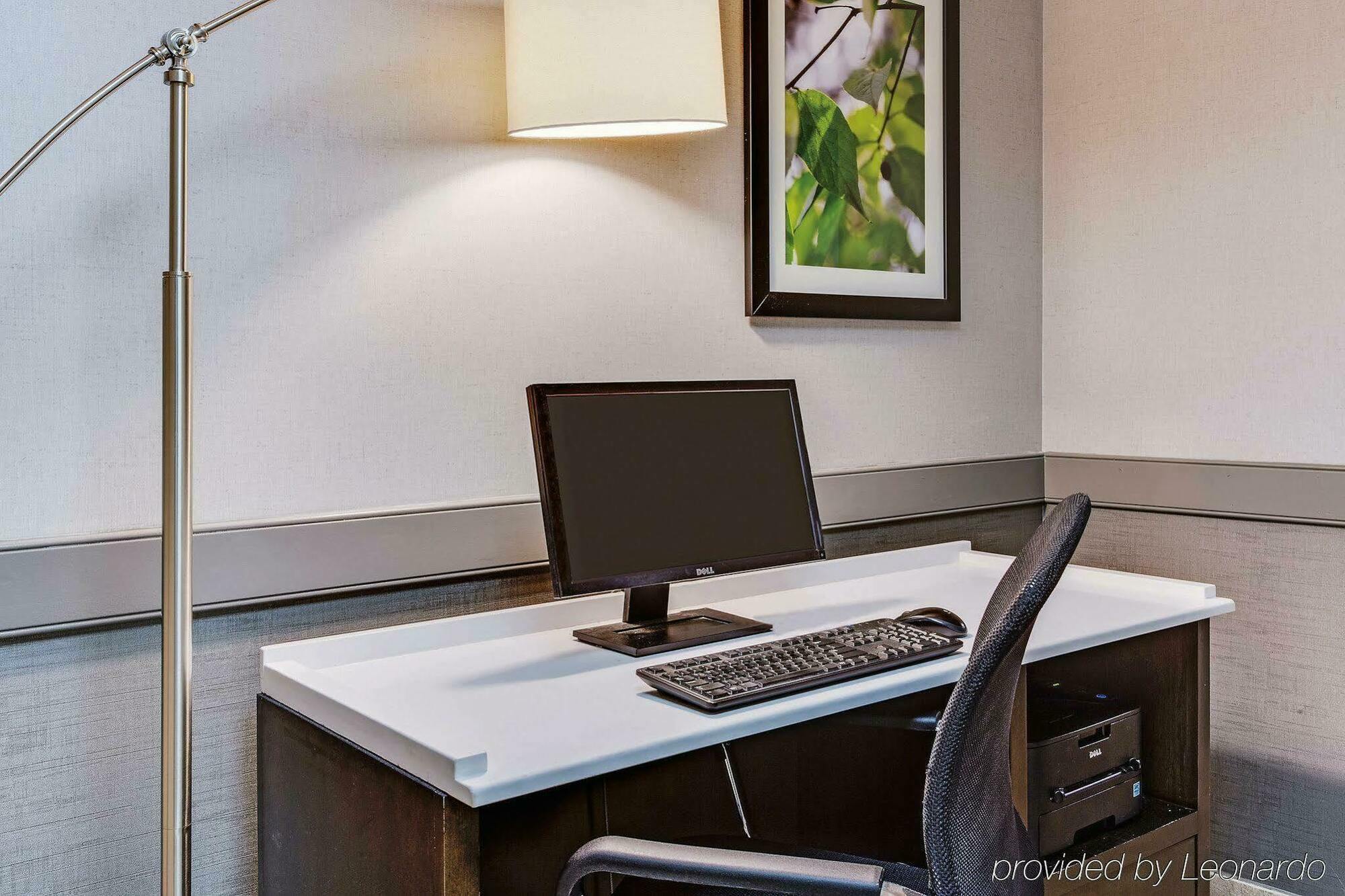 La Quinta By Wyndham Cleveland - Airport North Hotel Ngoại thất bức ảnh